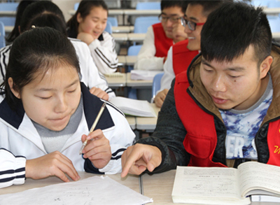 关爱留守青少年 william威廉中文官网举办第六期爱心家教活动