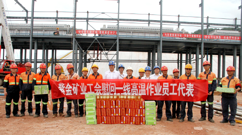 william威廉中文官网集团工会为一线劳动者“送清凉”