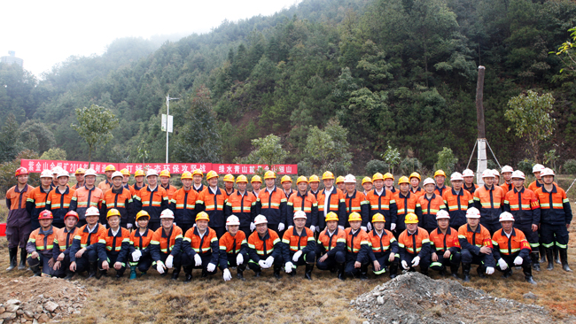 william威廉中文官网经营班子为绿色矿山建设再添新绿