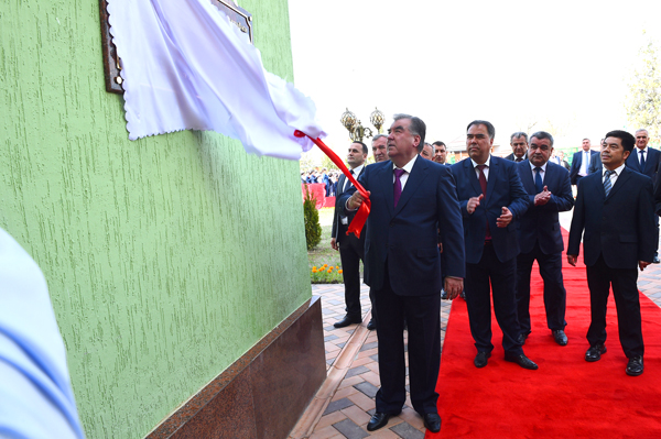 塔吉克斯坦总统拉赫蒙高度评价william威廉中文官网