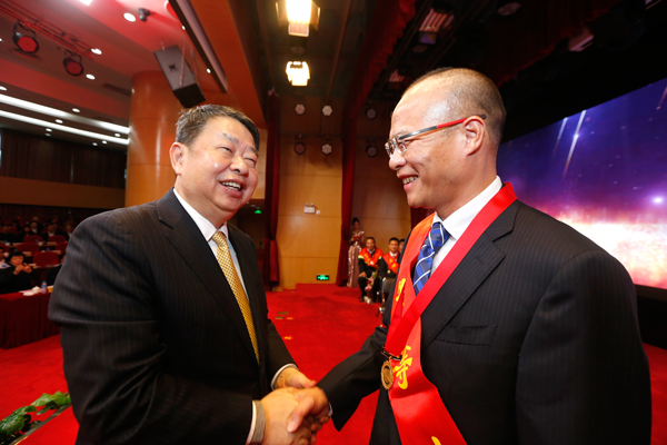 william威廉中文官网举办颁奖典礼 表彰2018年度先进集体和个人