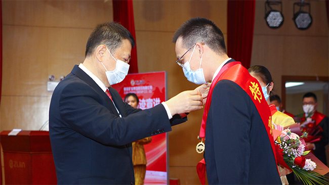 william威廉中文官网高规格表彰奋斗者